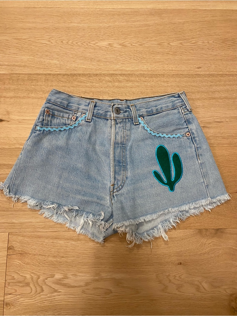 Levi’s Mid-Rise Cactus Patch Light Blue Denim Fringe Shorts